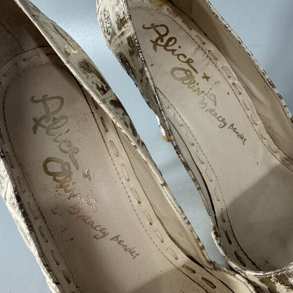 ALICE + OLIVIA by STACEY BENDET Gold Laser Cut Heel Pumps, Size 36 - Picture 13 of 13